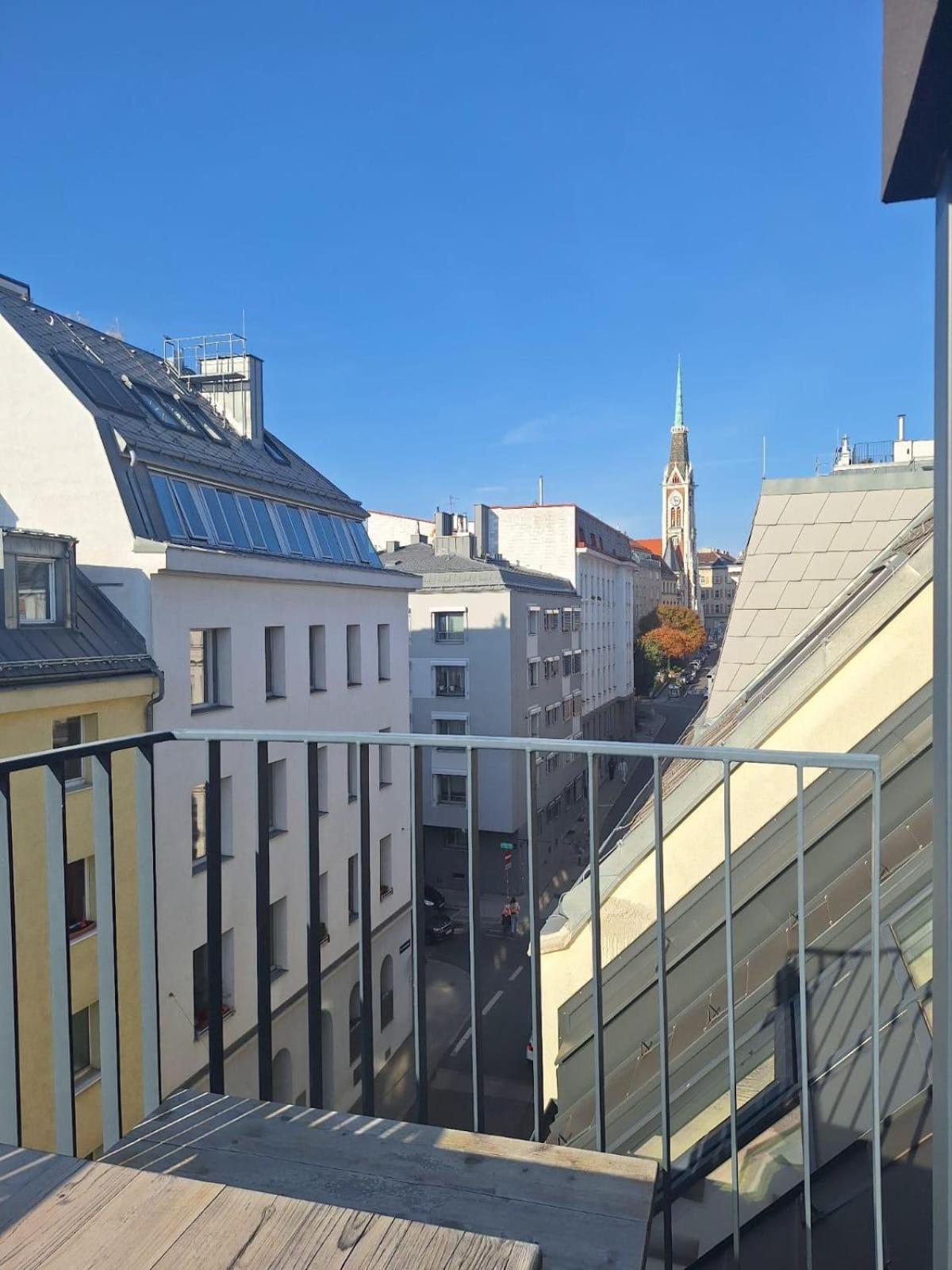 Betariel'Com Akh University Vienna Luaran gambar