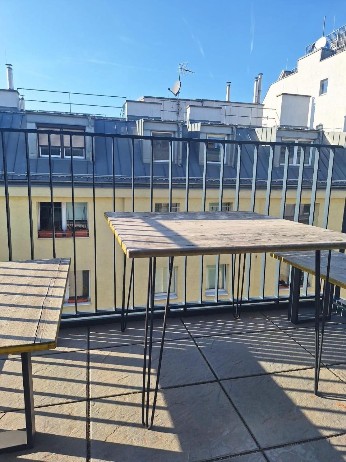 Betariel'Com Akh University Vienna Luaran gambar